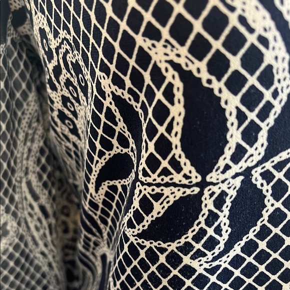 White House Black Market Navy and White Graphic Blouse, Size M - Picture 4 of 9